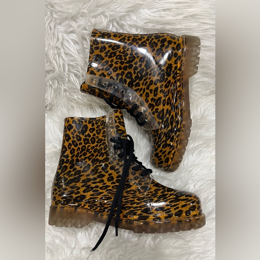 Henry Ferrera leopard lace up rain boots. Size 8.